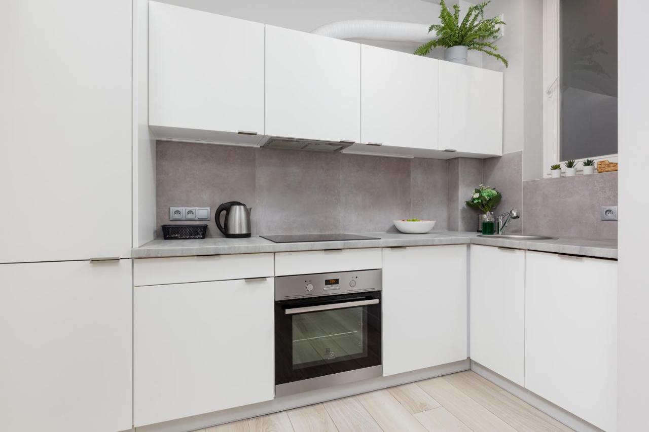 City Center Apartments Hoza By Noclegi Renters Warsaw Luaran gambar