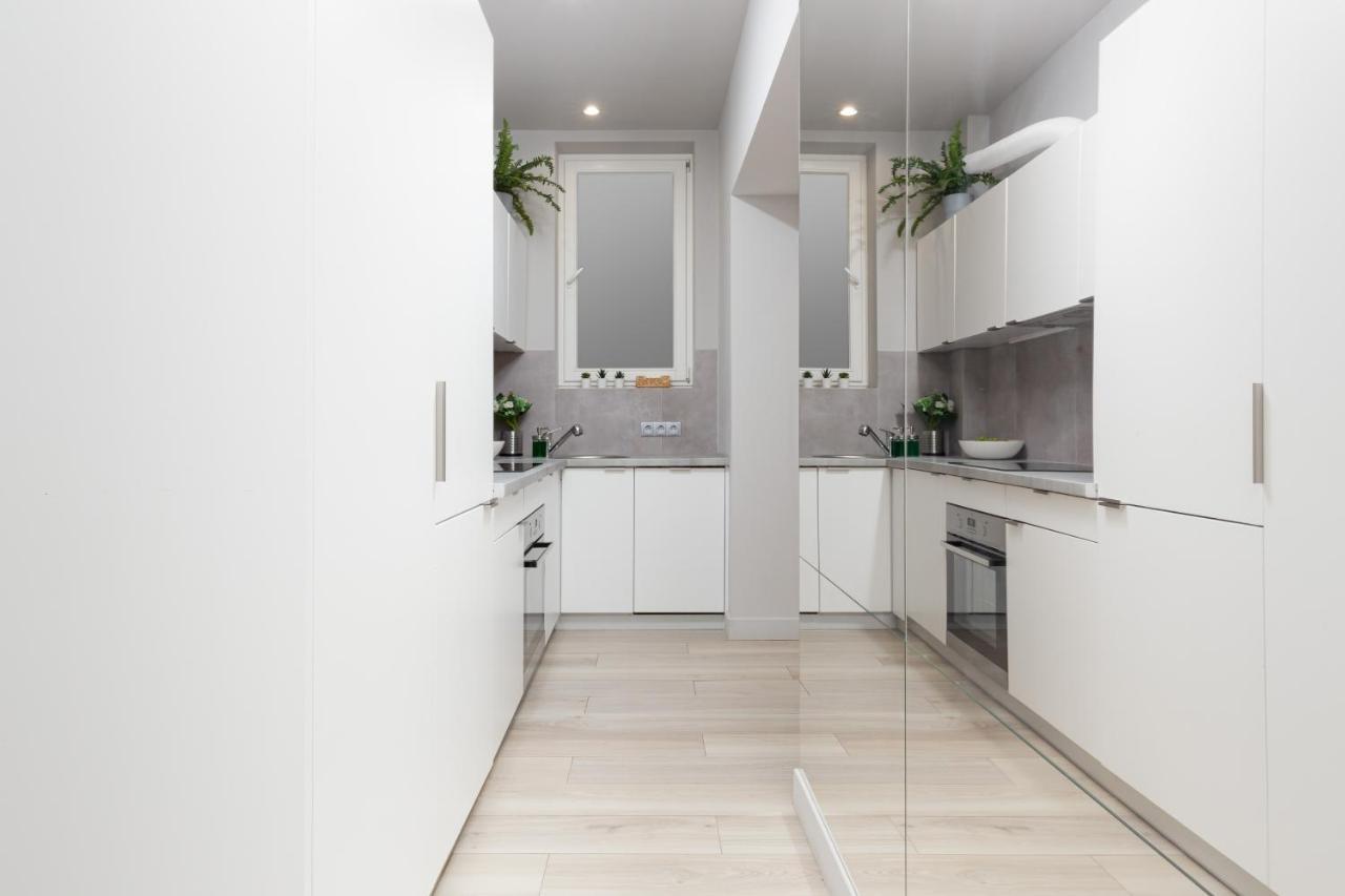 City Center Apartments Hoza By Noclegi Renters Warsaw Luaran gambar